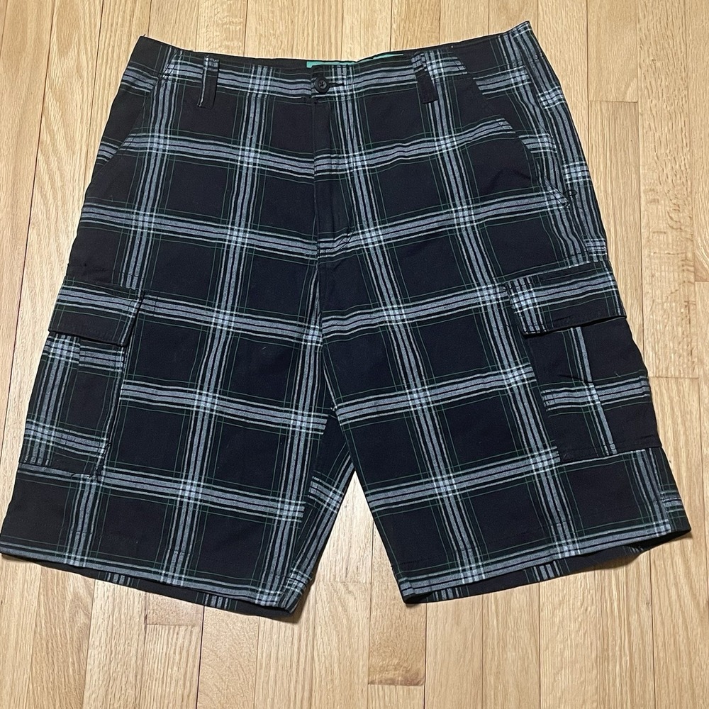 Plugg Plaid Men's Sz.36 Cargo Shorts‎